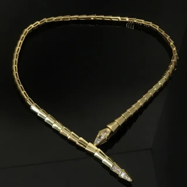 قلادة Bvlgari Serpenti ذهبي وفضي ثعبانية مفصلة رأس مرصعة بالماس 3