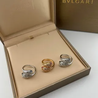 Bvlgari Serpenti خاتم ذهبي فضي بنمط أفعى ملتفة Pavé-Set كريستال