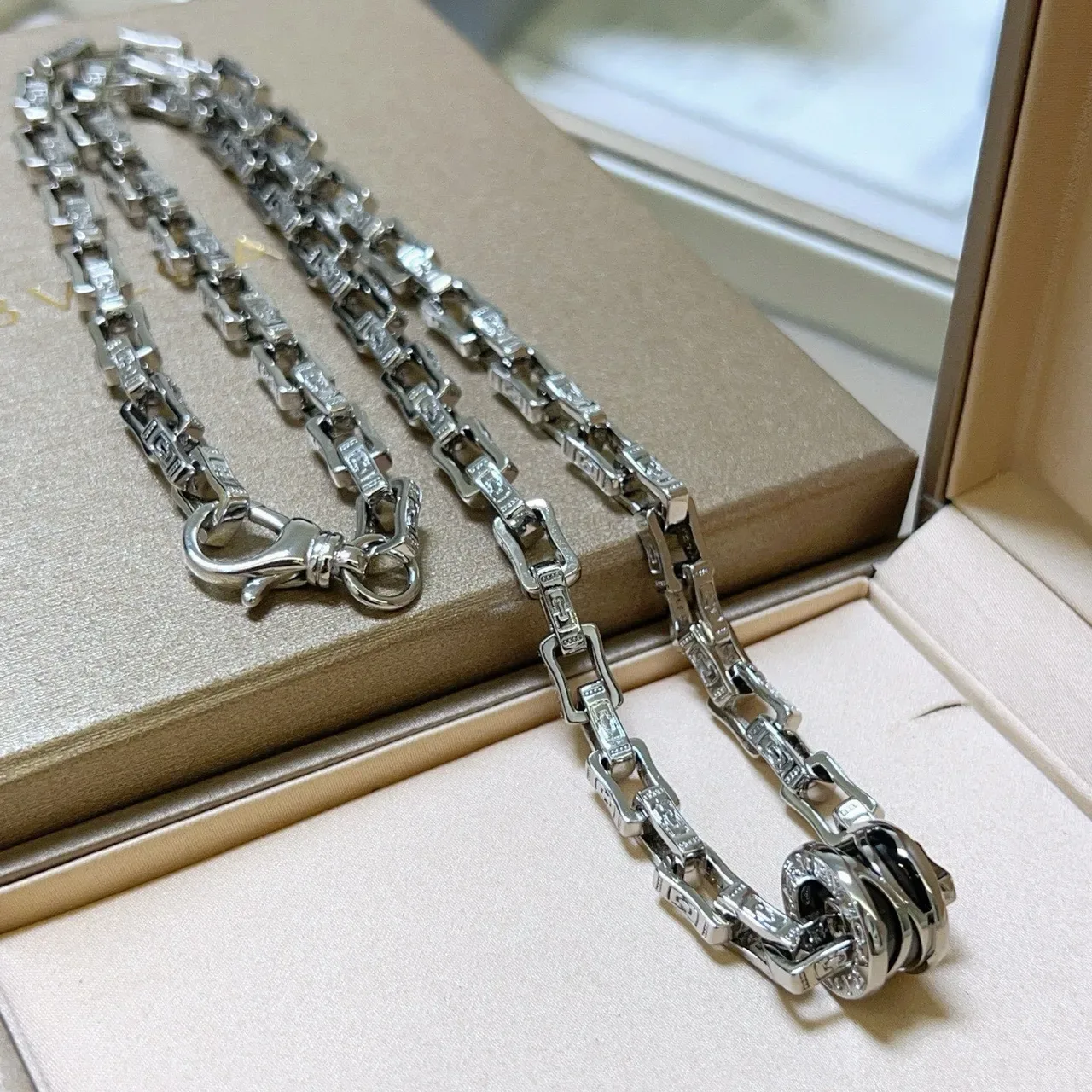 Bvlgari 蛇形灵感 扭曲扣 银色链条项链 4