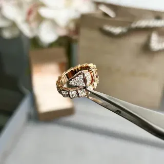 Bvlgari Serpenti पावे डायमंड गुलाबी सोने की अंगूठी