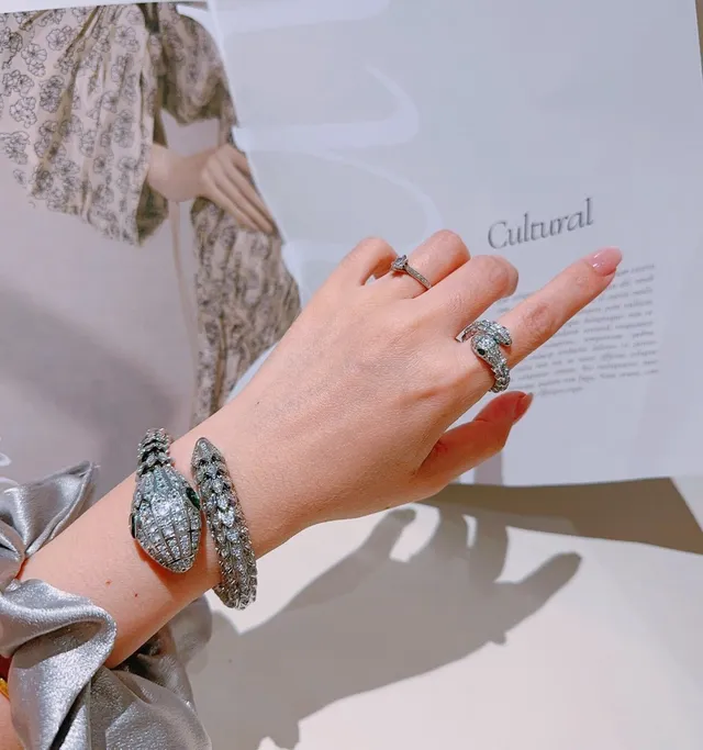 Bvlgari Serpenti Silver Green Serpent-Shaped Pavé-Set Bracelet 8