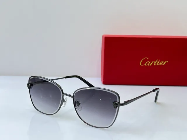 Cartier সোনালি বেগুনি ধাতুর ফ্রেম পান্থার হেড টেম্পল অ্যাকসেন্টস সানগ্লাস 5