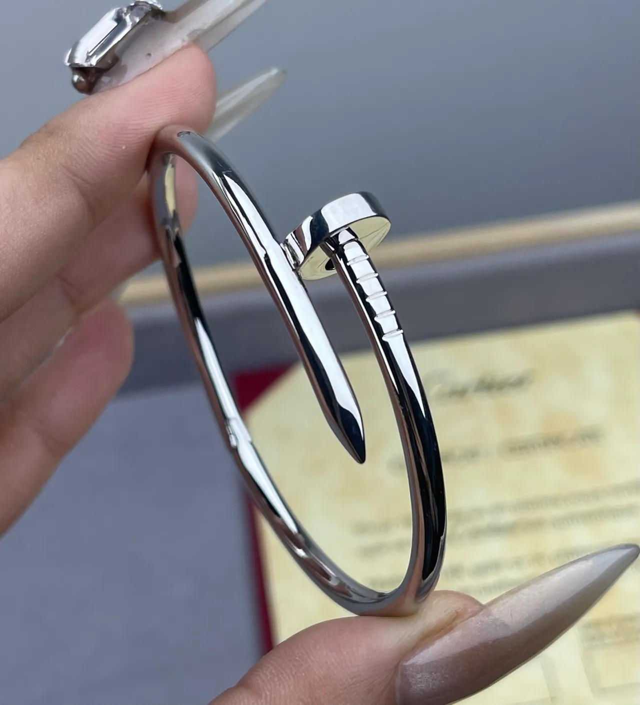 Cartier Juste un Clou Brazalete Motivo de Cabeza de Clavo Metal Pulido Oro Plata 4