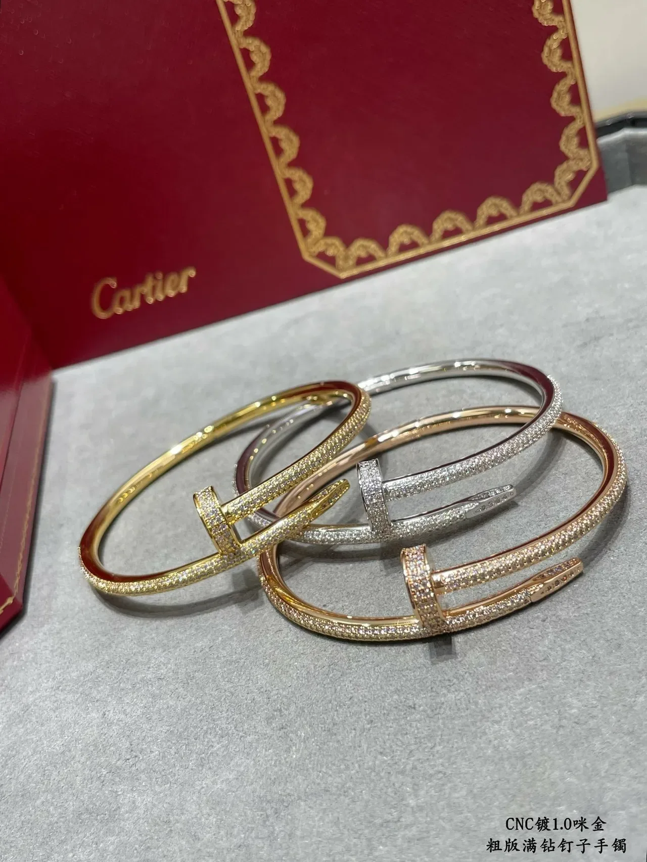 Bracelet Cartier Juste un Clou argent avec diamants Pavé-Set transparents motif tête de clou 9
