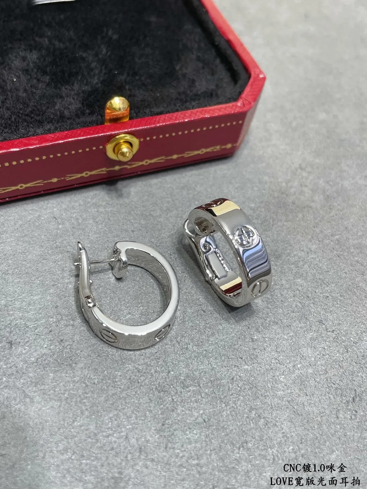 Cartier Love Aros Largos de Metal Polido 2