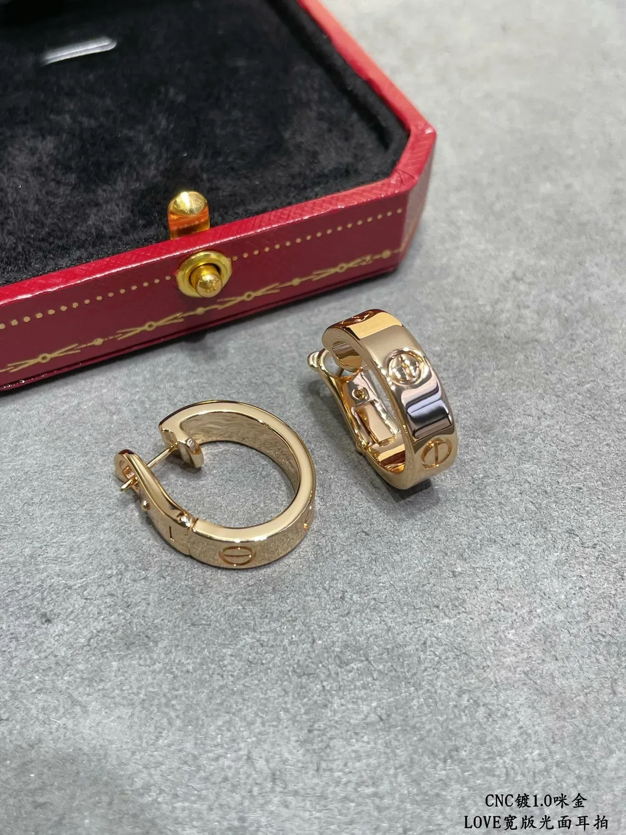 Cartier Love Aros Largos de Metal Polido 4