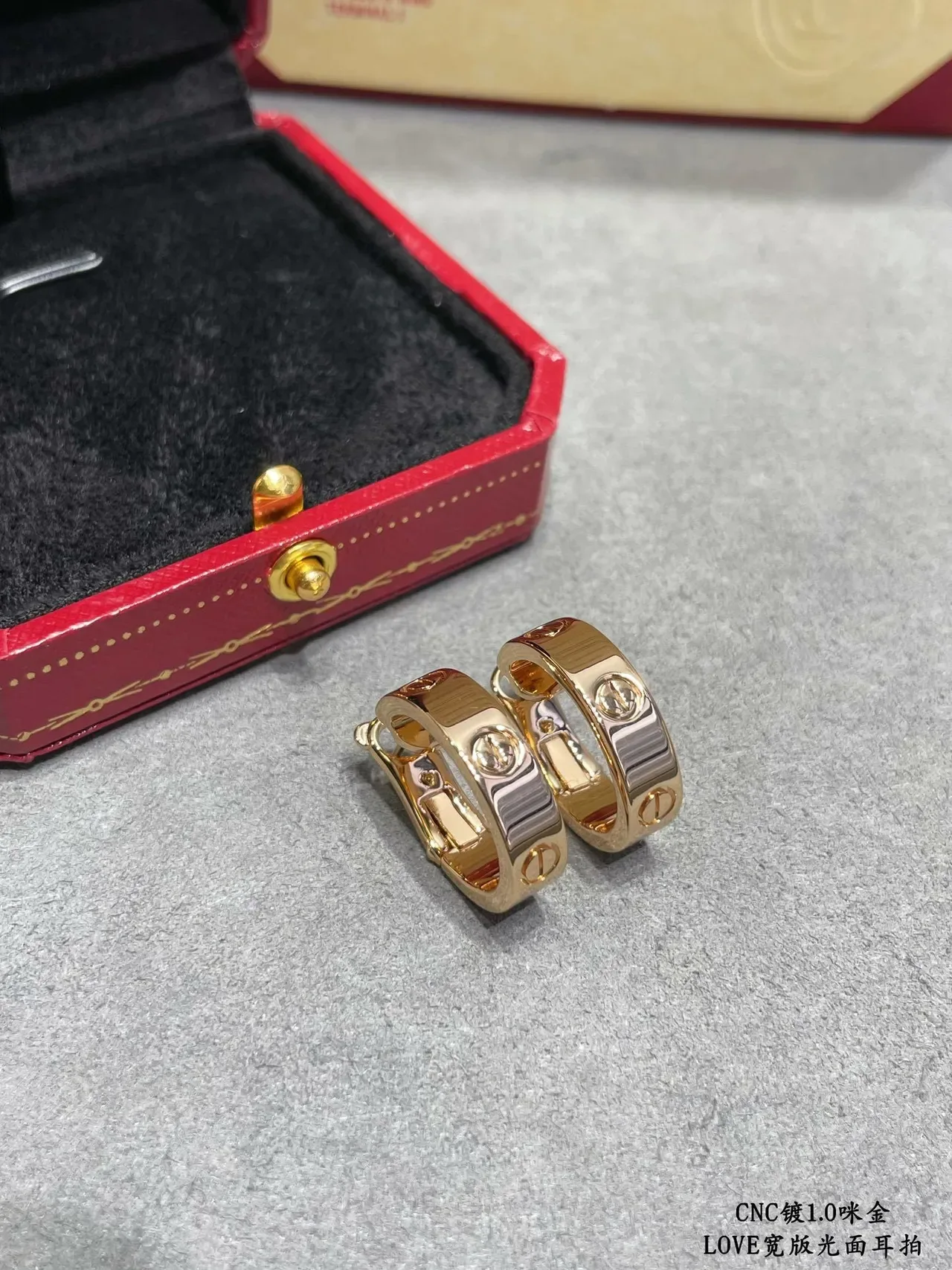 Cartier Love Aros Largos de Metal Polido 7
