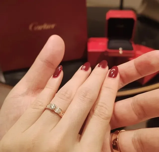 Cartier Red Gold Paved Diamond Bands Central Round Stone Ring 5