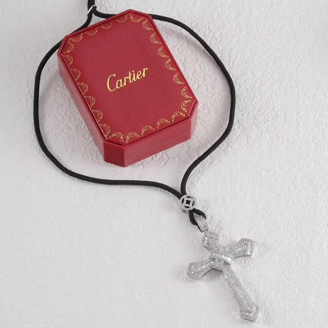Cartier فضي أسود Pavé-Set تعليقة صليب Baguette-Cut حدود الحجر قلادة 4