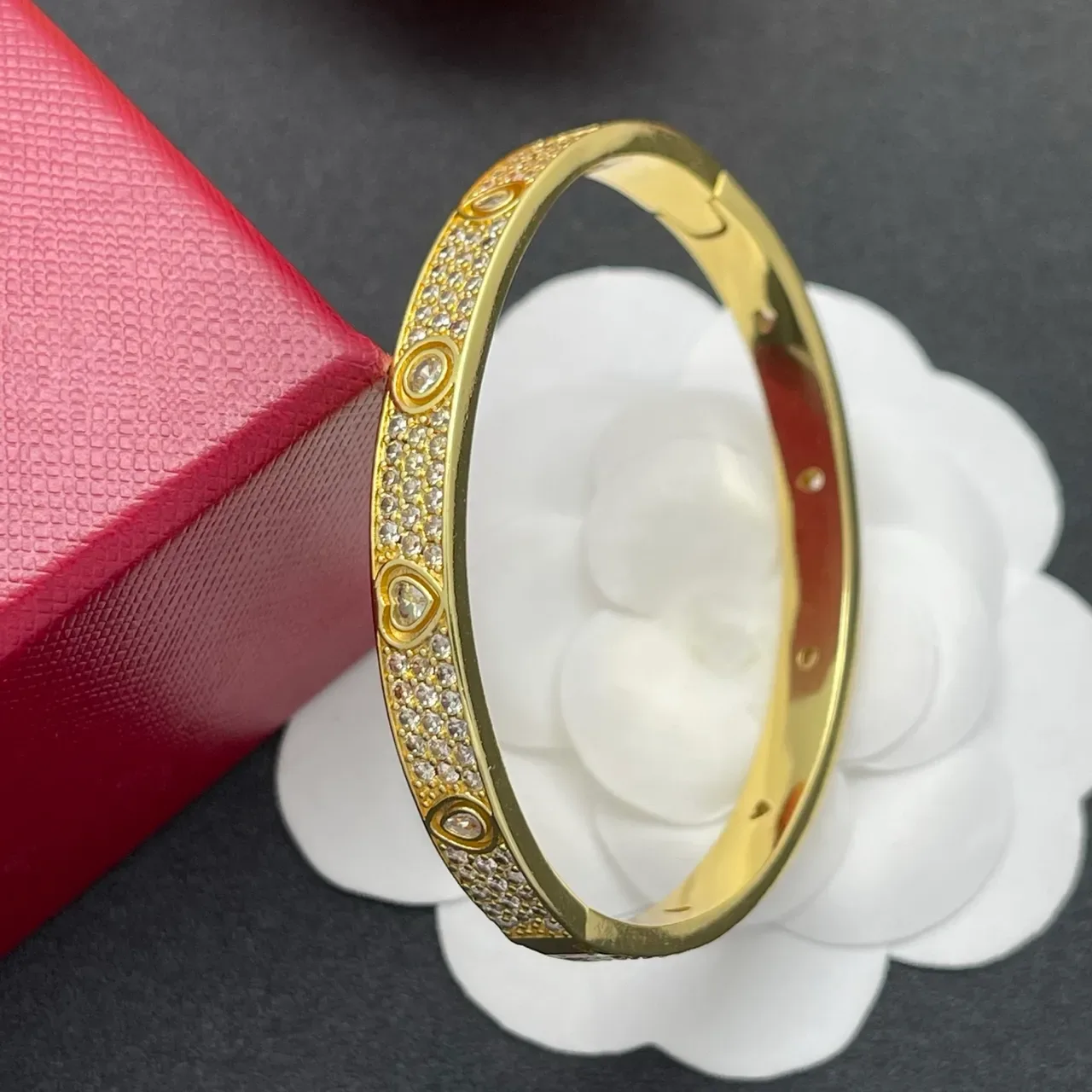 Cartier-Style Pavé Cristal Corazón Oval Brazalete 5