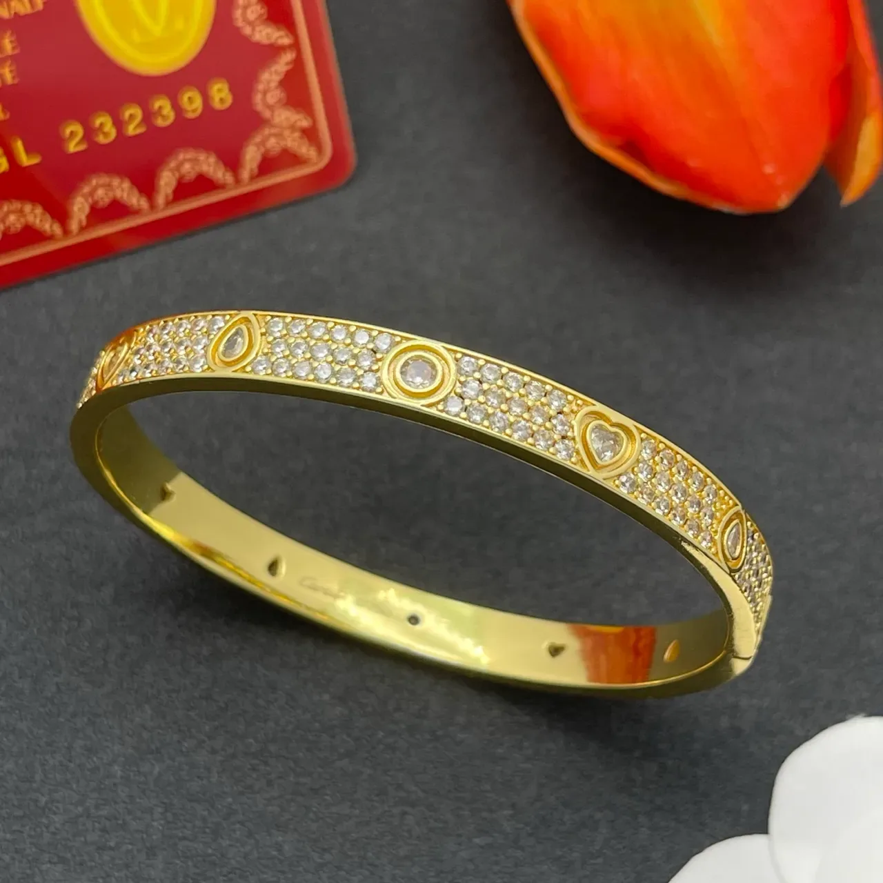 Cartier-Style Pavé Cristal Corazón Oval Brazalete 7