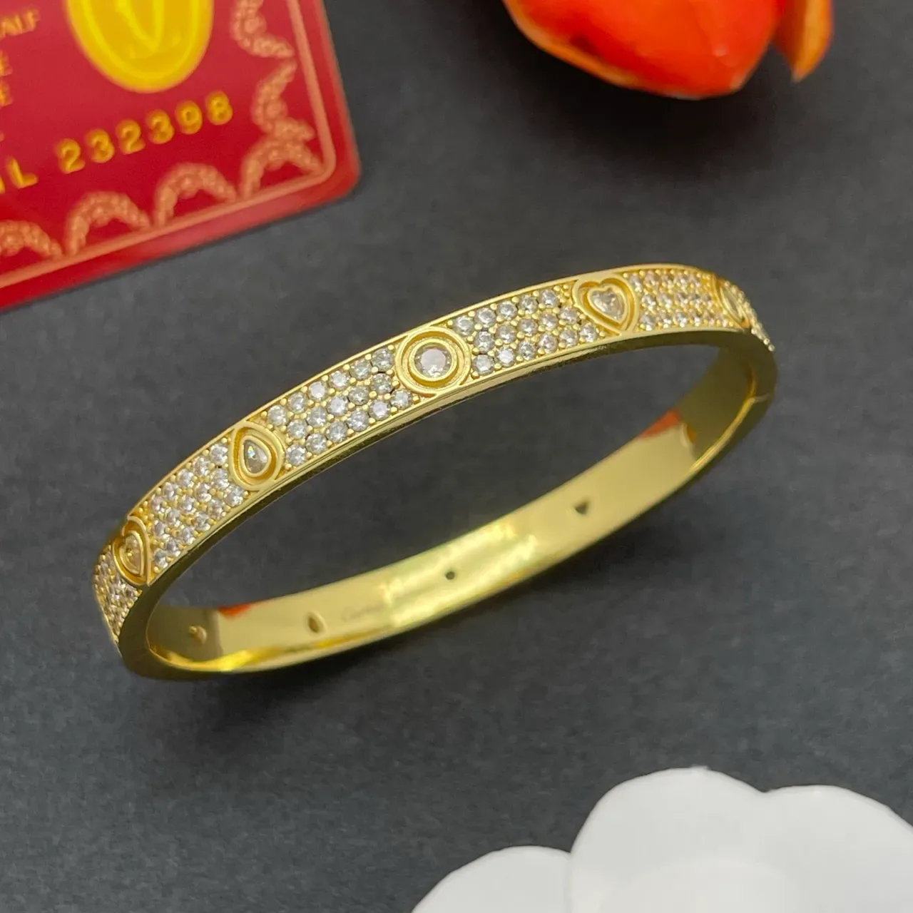 Cartier-Style Pavé Cristal Corazón Oval Brazalete 8