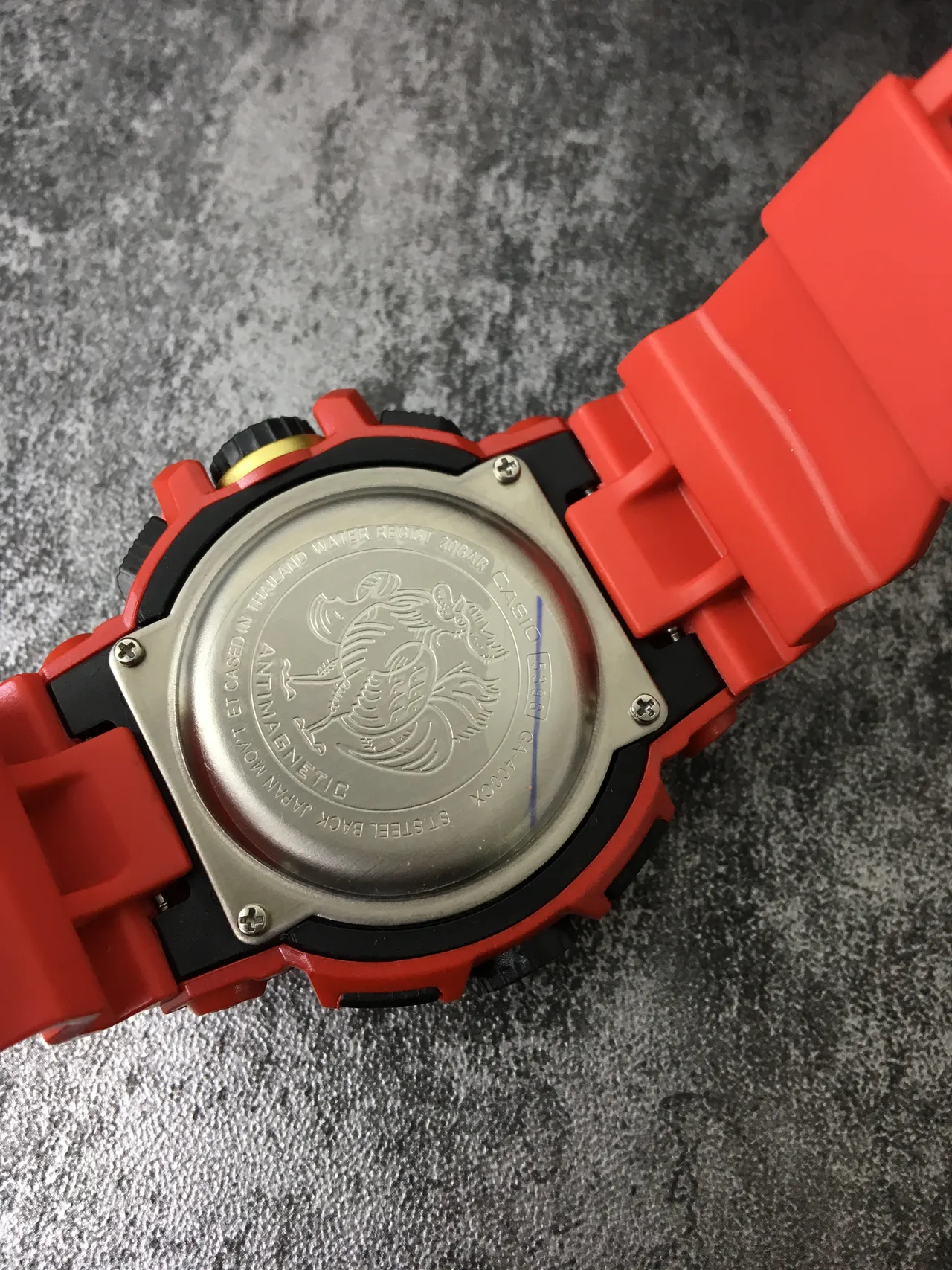 Casio G-Shock GA-100 Reloj Deportivo Rojo y Oro 4