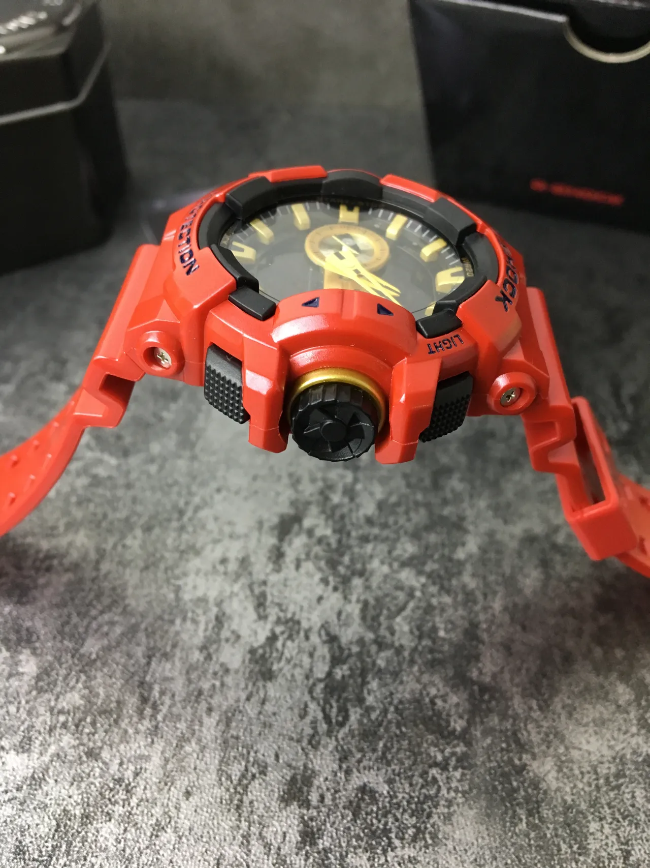 Casio G-Shock GA-100 Reloj Deportivo Rojo y Oro 5