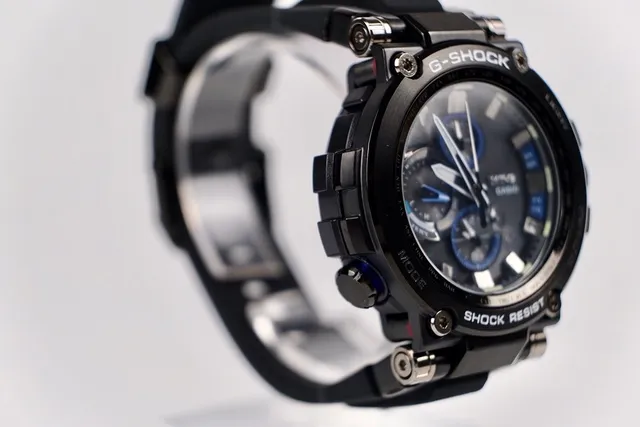 Casio G-Shock MT-G काले और नीले स्पोर्ट्स वॉच 4