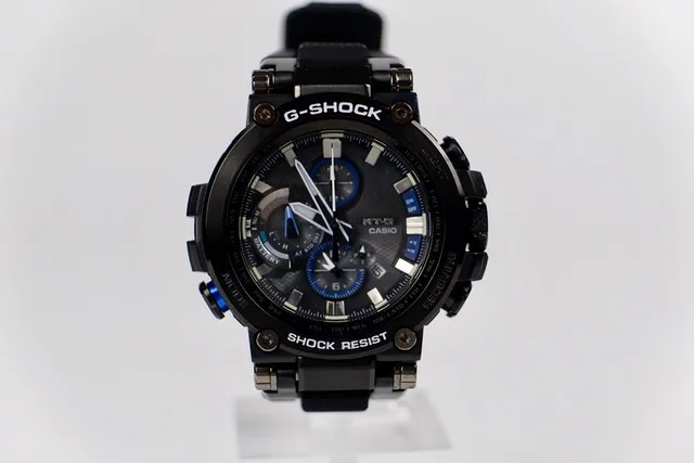 Casio G-Shock MT-G काले और नीले स्पोर्ट्स वॉच 5