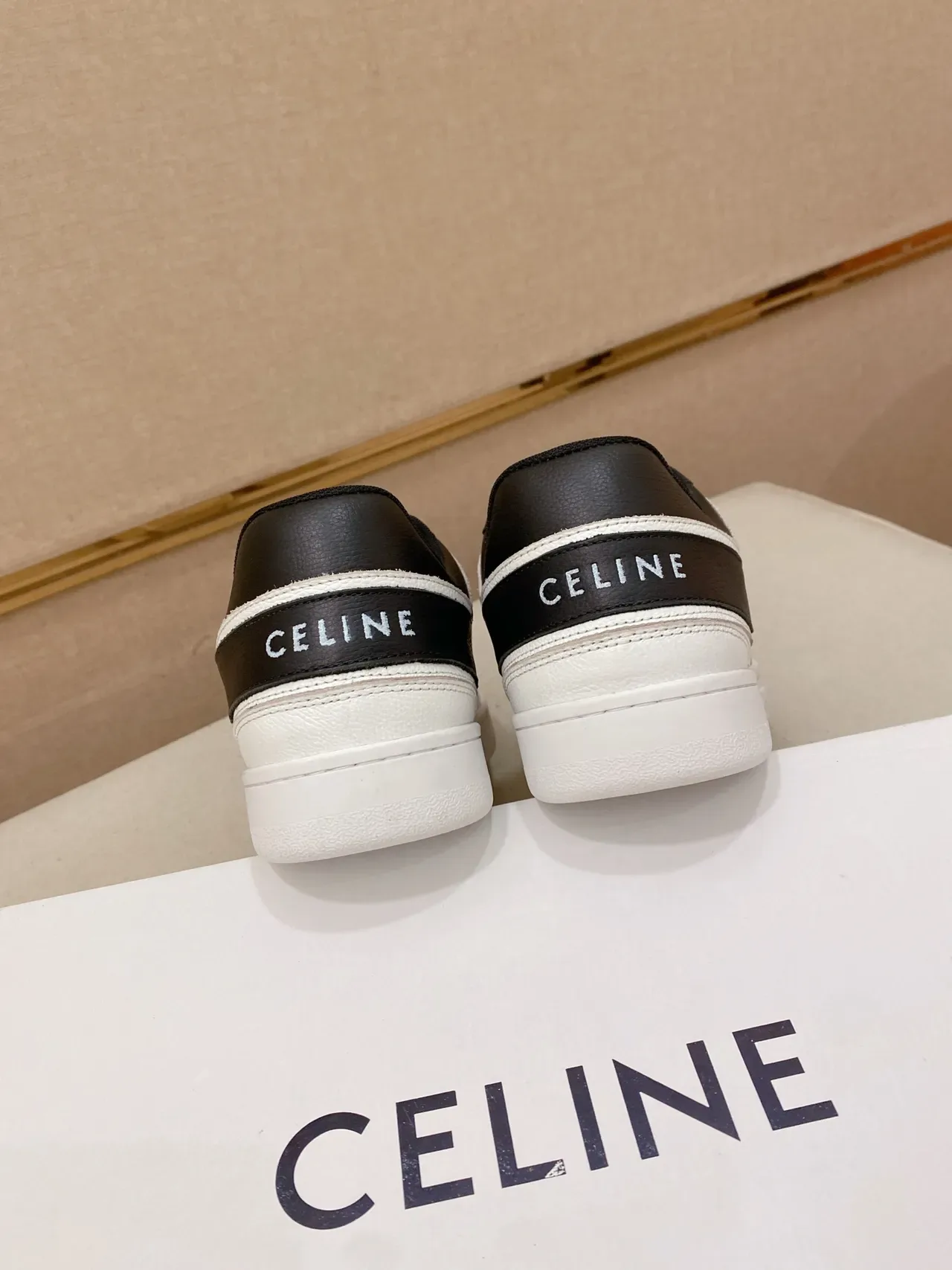 Celine CT-01 حذاء رياضي أسود وأبيض من الجلد بانلد للأسلوب الحياتي 3