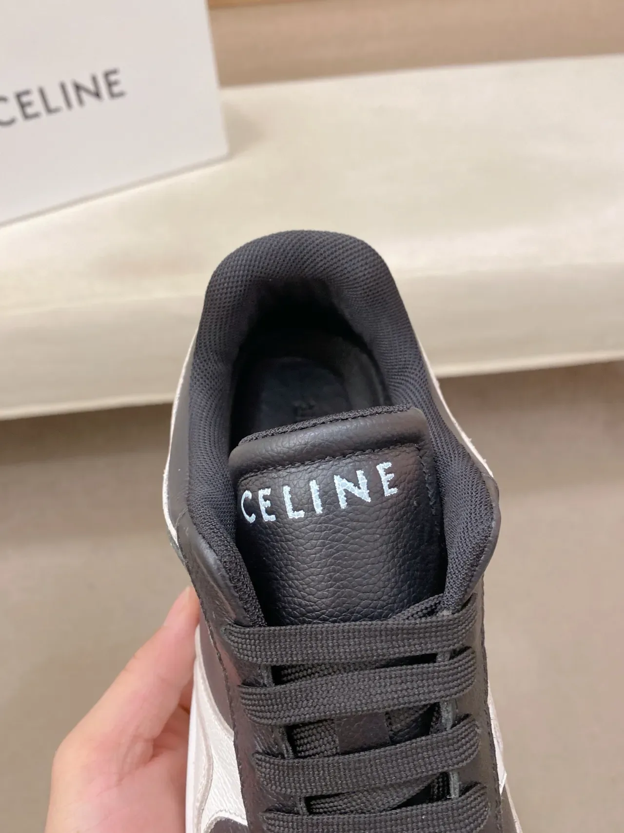 Celine CT-01 حذاء رياضي أسود وأبيض من الجلد بانلد للأسلوب الحياتي 4