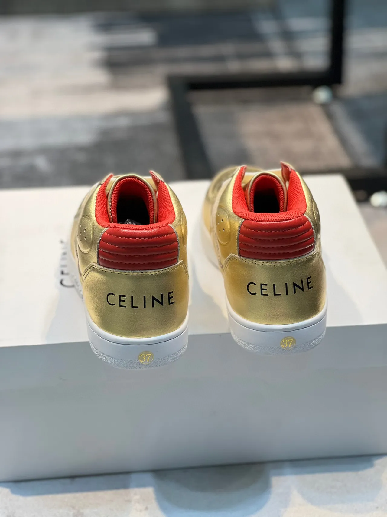 Celine حذاء رياضي لايف ستايل جلد معدني أحمر ذهبي عالي 3
