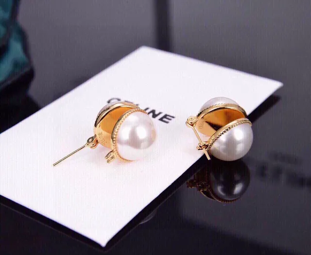 Celine Perla y Oro de tono con bisagras medallón y aretes de aro 6