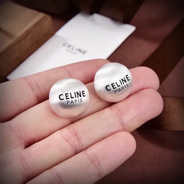 Celine Aretes Esféricos Grabados con Logo en Plata y Oro 4