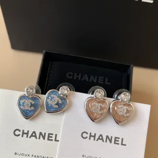 Chanel Bijoux Fantaisie شكل القلب كريستال CC مينا أقراط ستد