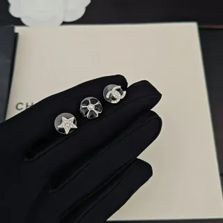 Chanel أقراط أسود فضي بافيه كريستال إنكروستد إيمل