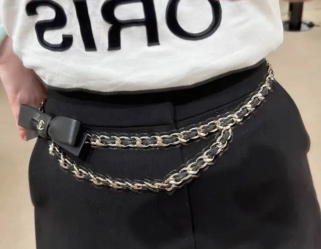 Chanel حزام مع قوس جلد أسود وسلسلة ذهبية حزام أزياء 3