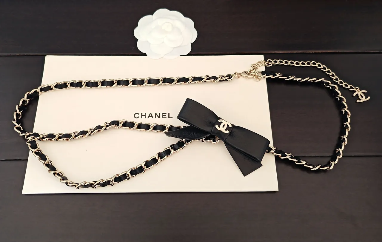 Chanel حزام مع قوس جلد أسود وسلسلة ذهبية حزام أزياء 5