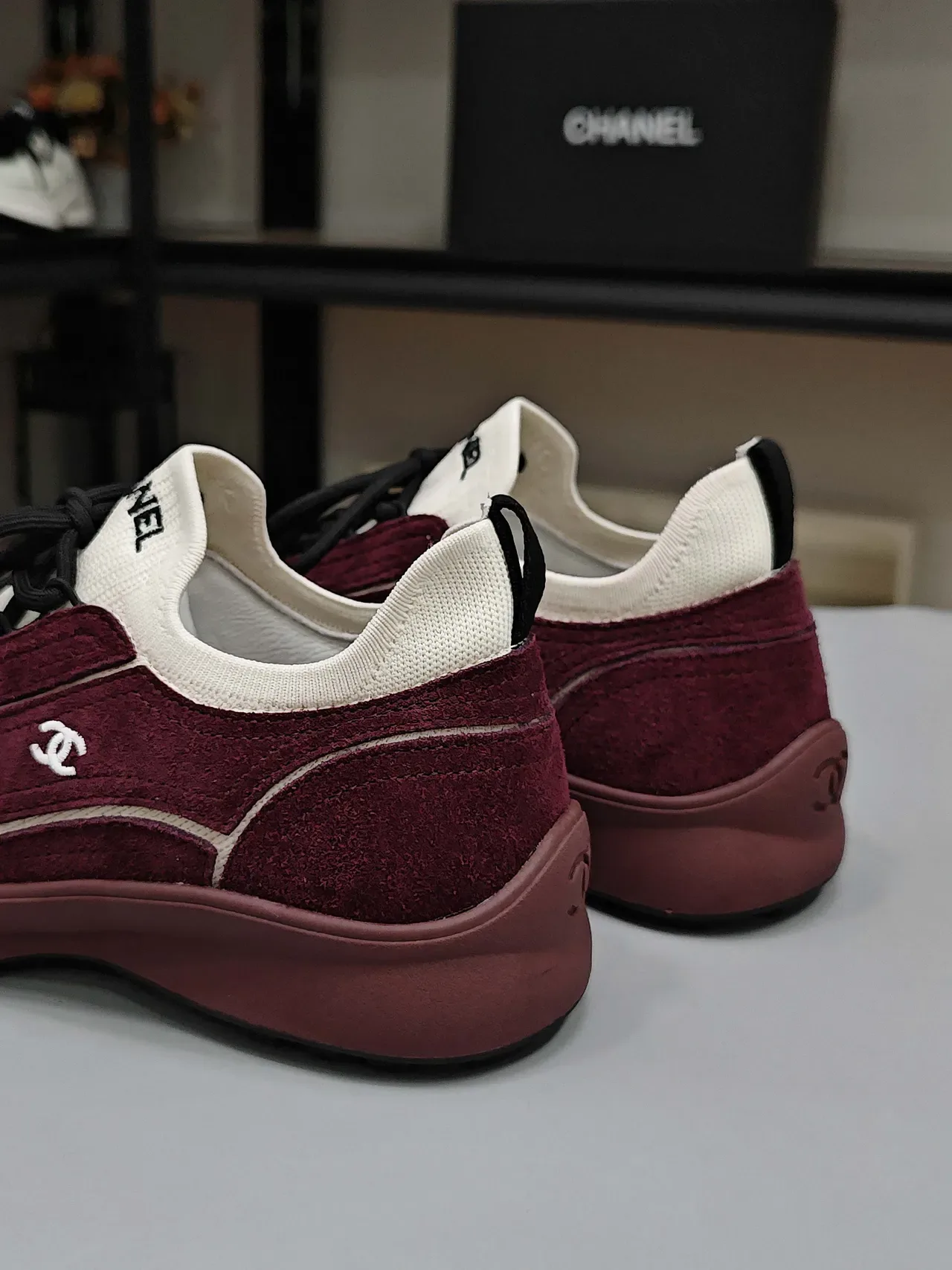 Chanel 酒红色 白色 麂皮 鞋面 针织 领 生活方式 运动鞋 3