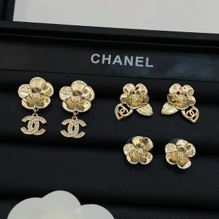 Chanel Flor de Camelia Pendientes de Cristal de Tono Dorado