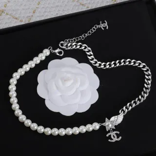 Chanel Camellia Pearl Necklace سلسلة فضية أبيض سلسلة منحنية