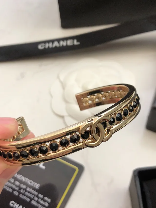 Chanel CC bracelet or noir rigide manchette pavé cristal bande bracelet 3