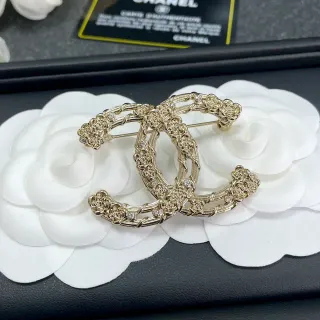 Chanel CC सोने जैसा फूल क्रिस्टल सजाया हुआ ब्रोच