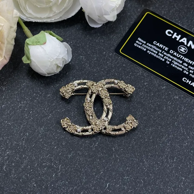 Chanel CC Brooch Gold-Tone Floral Crystal Embellished Brooch 2