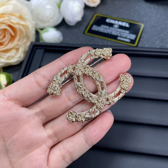 Chanel CC Brooch Gold-Tone Floral Crystal Embellished Brooch 4