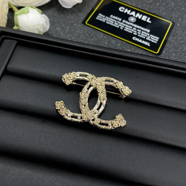 Chanel CC Brooch Gold-Tone Floral Crystal Embellished Brooch 5