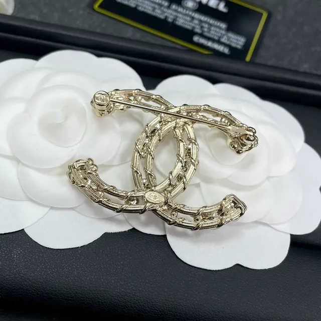 Chanel CC Brooch Gold-Tone Floral Crystal Embellished Brooch 6