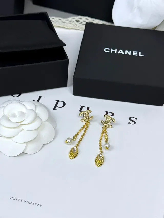 Chanel CC Logo 金色 珍珠 水晶 垂坠耳环 2