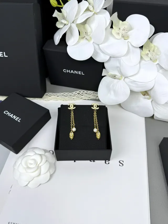 Chanel CC Logo 金色 珍珠 水晶 垂坠耳环 4