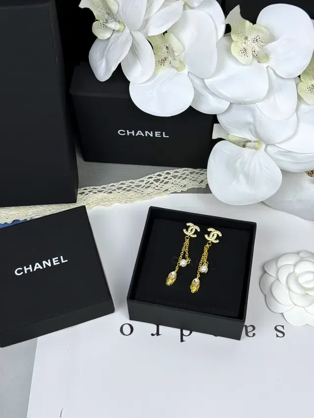 Chanel CC Logo 金色 珍珠 水晶 垂坠耳环 5