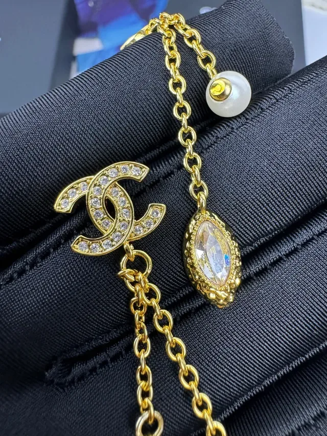Chanel CC Logo 金色 珍珠 水晶 垂坠耳环 8