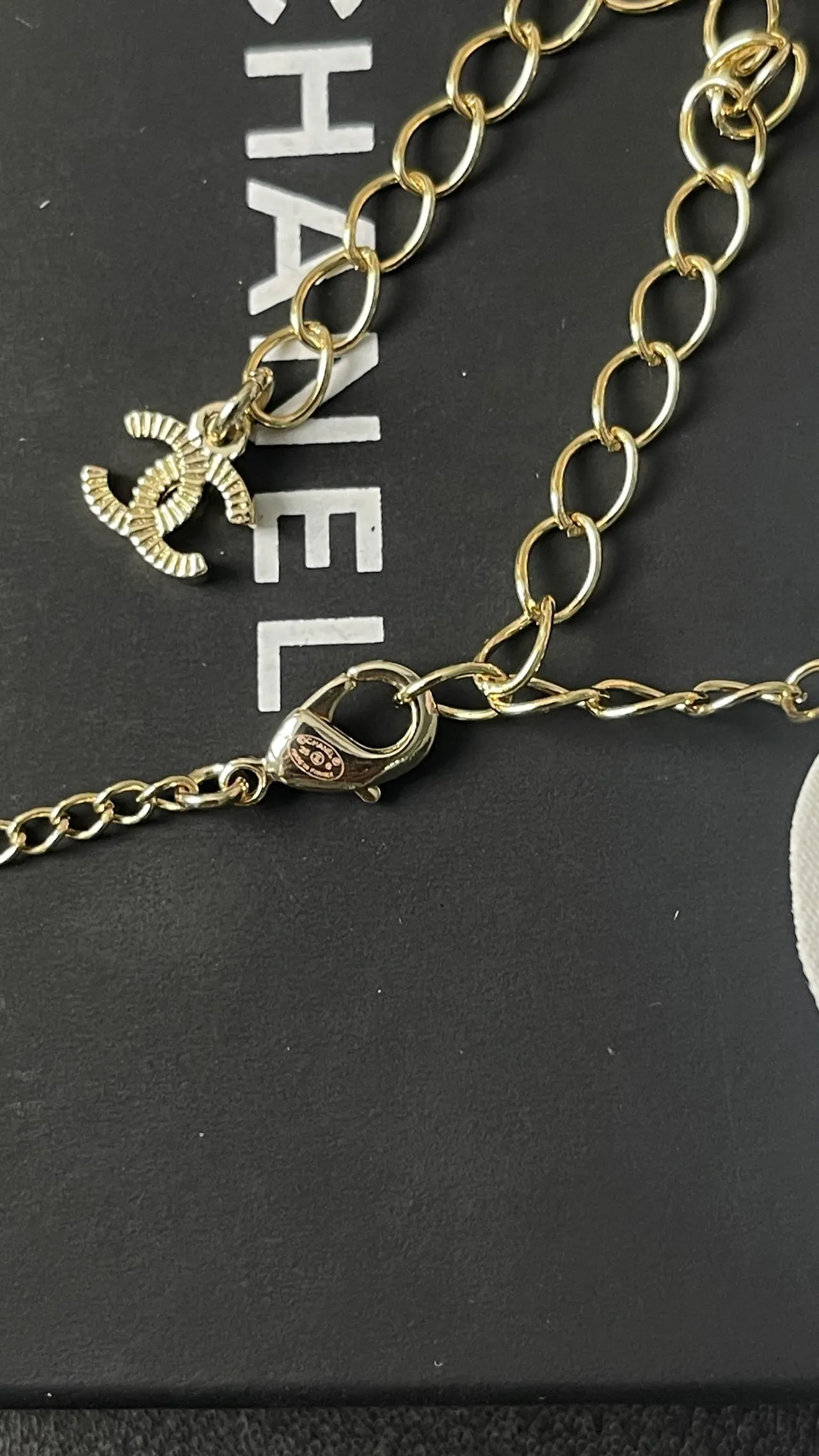Chanel CC Logo Necklace Colar com Corrente Dourada e Preta Interligada Pingente 3