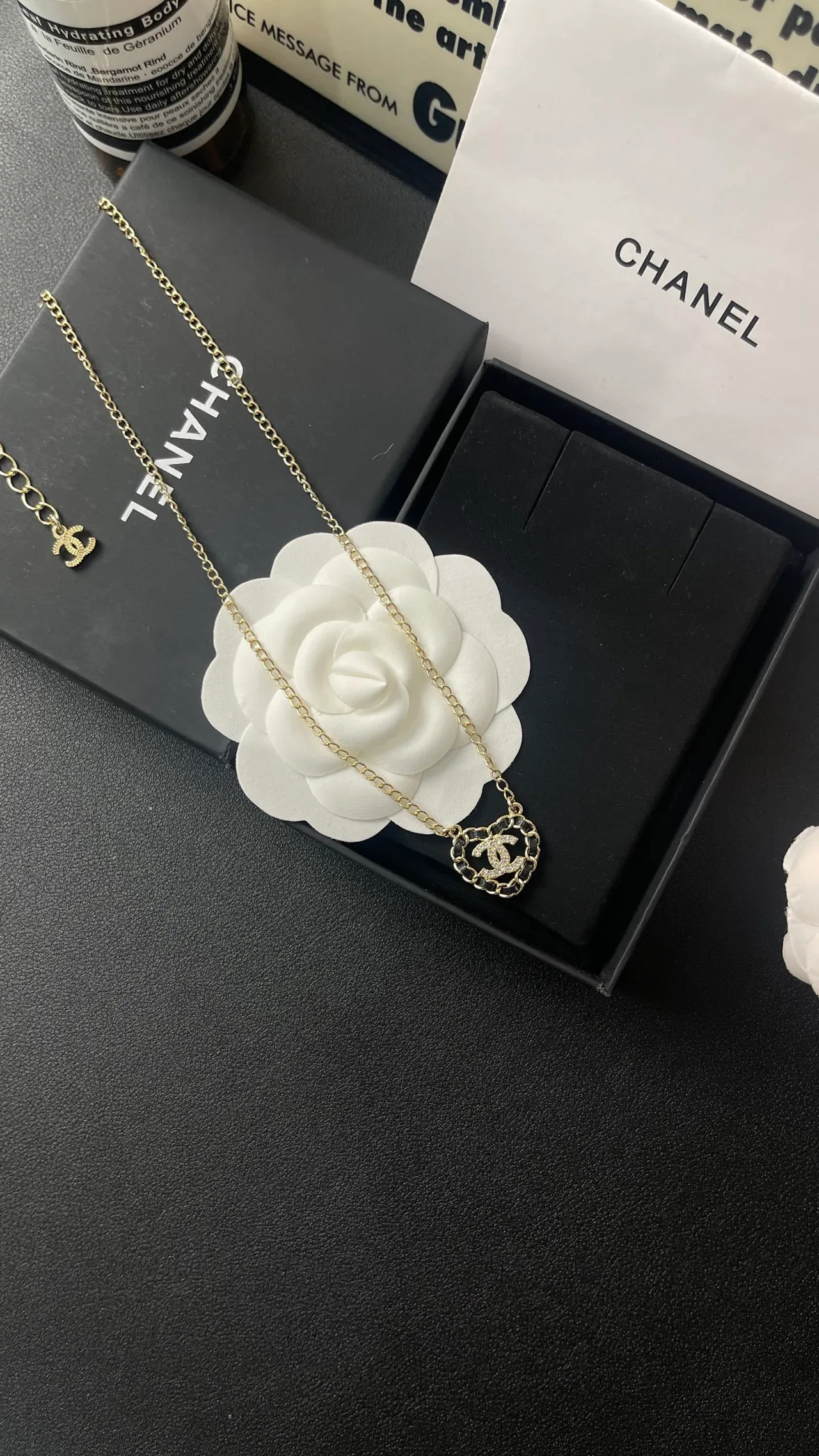 Chanel CC Logo Necklace Colar com Corrente Dourada e Preta Interligada Pingente 4