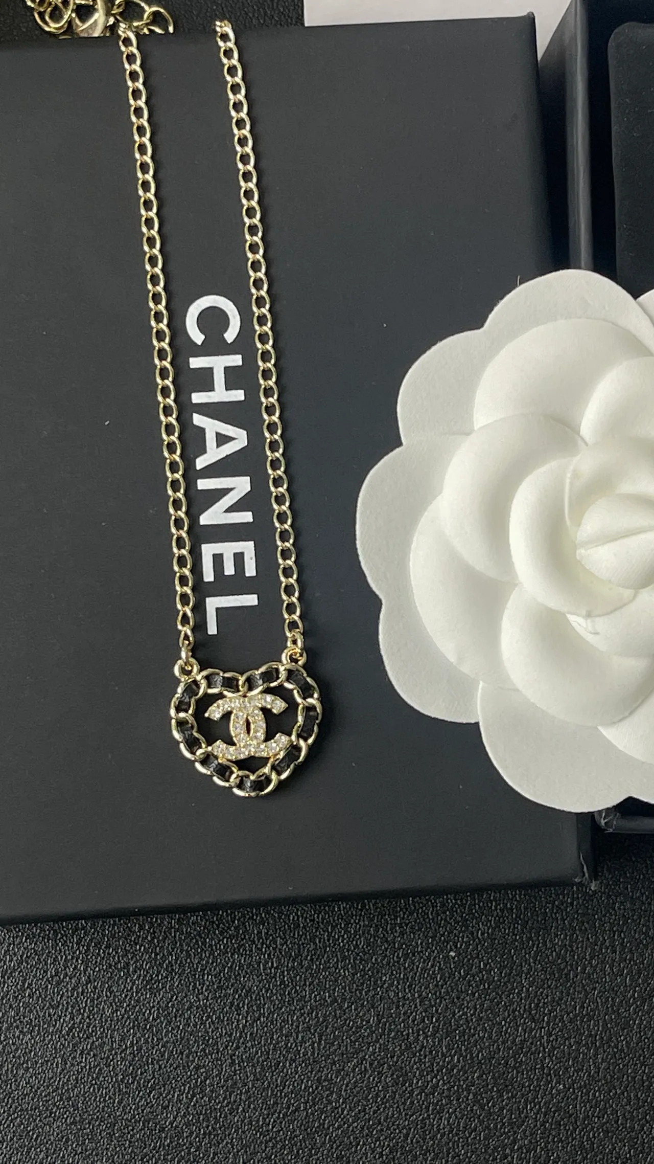 Chanel CC Logo Necklace Colar com Corrente Dourada e Preta Interligada Pingente 5