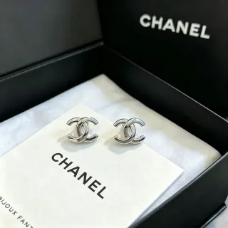 Chanel CC Logo স্টাড ইয়াররিংস পলিশড সিলভার-টোন