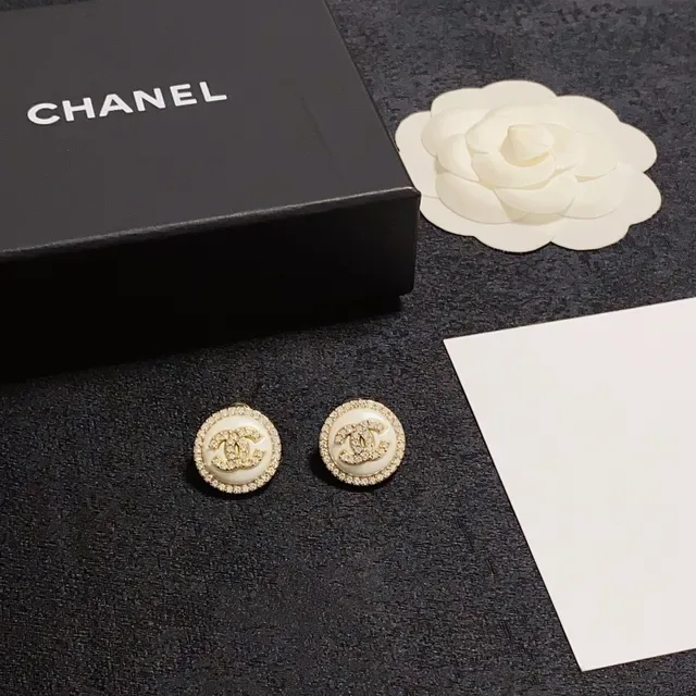 Chanel Boucles d'Oreilles CC Logo Stud Or Blanc Circulaire Cristal Incrusté Halo 2