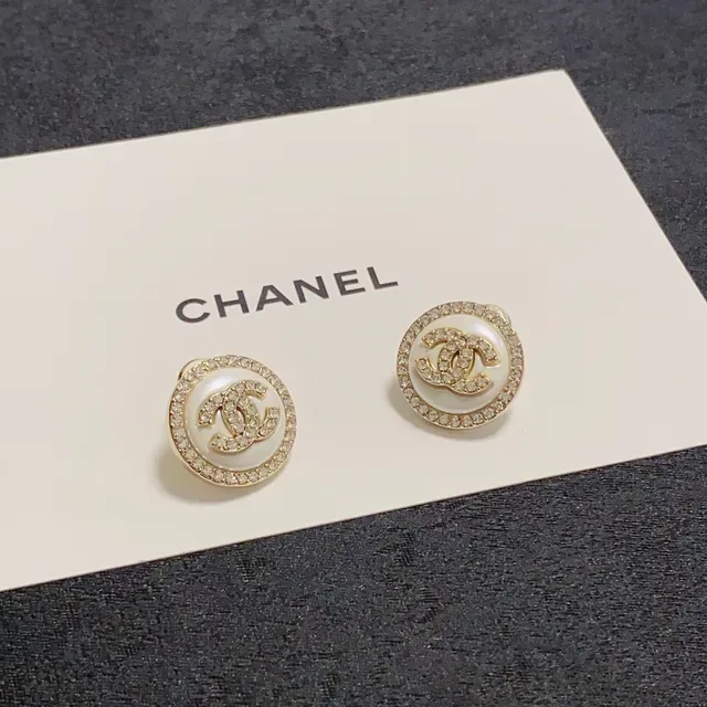 Chanel Boucles d'Oreilles CC Logo Stud Or Blanc Circulaire Cristal Incrusté Halo 8