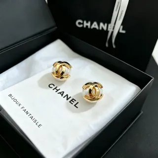 Chanel CC لؤلؤ ذهب أبيض شعار متشابك كرة أقراط
