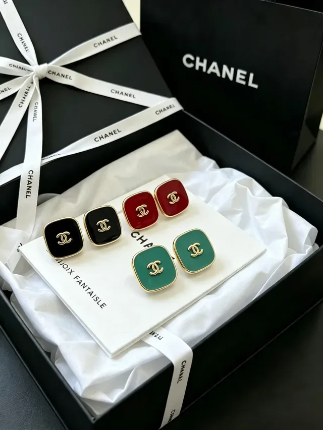 Chanel CC Square Green Enamel Gold-Tone Stud Earrings 2